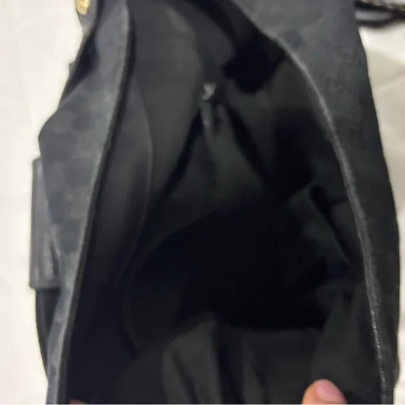 GUCCI 🇮🇹 Monogram GG Hobo - Picture 5 of 12
